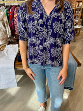 Load image into Gallery viewer, La Mer Luxe Drawn Palm Lizzie Top

