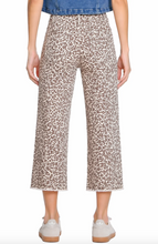 Load image into Gallery viewer, Tru Luxe Animal Pleated Pocket Cropped Wide Leg
