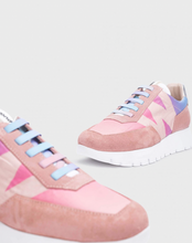 Load image into Gallery viewer, Wonders Pink Odisei Sneaker
