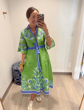 Load image into Gallery viewer, Isla Payal Fleur Green Cape Midi
