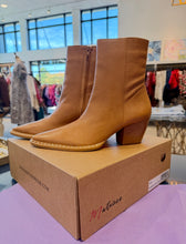 Load image into Gallery viewer, Matisse Butterscotch Caty Boot
