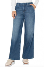 Load image into Gallery viewer, Liverpool Walnut Creek Weekender 30&quot; Ins
