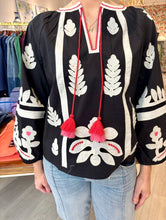 Load image into Gallery viewer, Ivy Jane Applique Top
