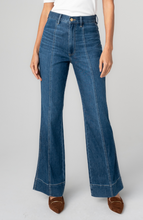 Load image into Gallery viewer, Liverpool Relaxed HR Seamed Bootcut 30"

