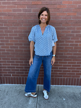 Load image into Gallery viewer, Dear John Tulip Crest Costa
