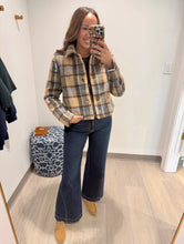 Load image into Gallery viewer, Z Supply Petra Plaid Jacket
