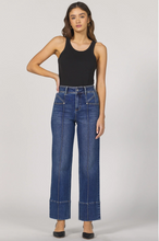 Load image into Gallery viewer, Dear John Midtown Holly
