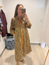 Load image into Gallery viewer, On Repeat Dress
