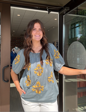 Load image into Gallery viewer, Ivy Jane Applique Peasant Top
