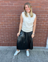 Load image into Gallery viewer, Metallic Pleated Skirt
