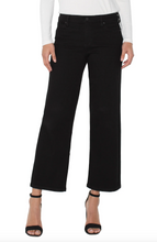 Load image into Gallery viewer, Liverpool Blk Rinse Stride Crop 28" Ins
