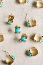 Load image into Gallery viewer, St Armands Vintage Square Huggie
