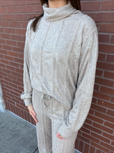 Load image into Gallery viewer, Splendid Cable Lounge Top
