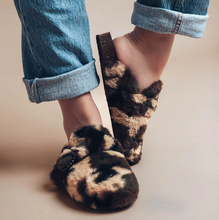 Load image into Gallery viewer, Solei Sea Camo Aspen Fur Clug
