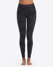 Load image into Gallery viewer, Spanx Look at Me Now Seem-less Legging
