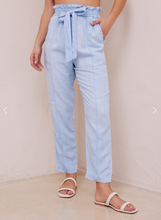 Load image into Gallery viewer, Bella Dahl High Waisted Seamed Pant
