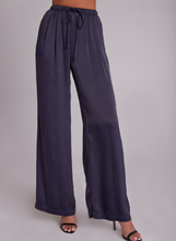 Load image into Gallery viewer, Bella Dahl Easy Pleated Wide Leg Pant
