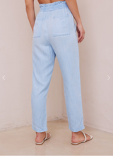 Load image into Gallery viewer, Bella Dahl High Waisted Seamed Pant
